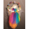 Engel mit Regenbogen-Girlande